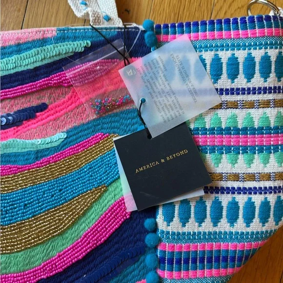 NWT America & Beyond Tote - Picture 3 of 5